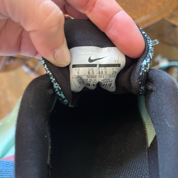 Nike women’s size 9 running shoes lovingly worn - Picture 10 of 10